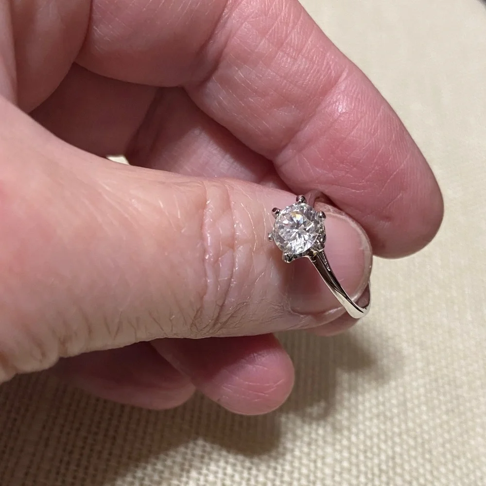 Six prong cubic zirconia silver metal ring size 6 3/4